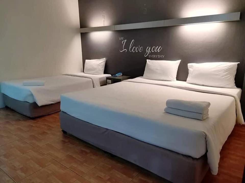 Bj City Hotel 素叻他尼 外观 照片